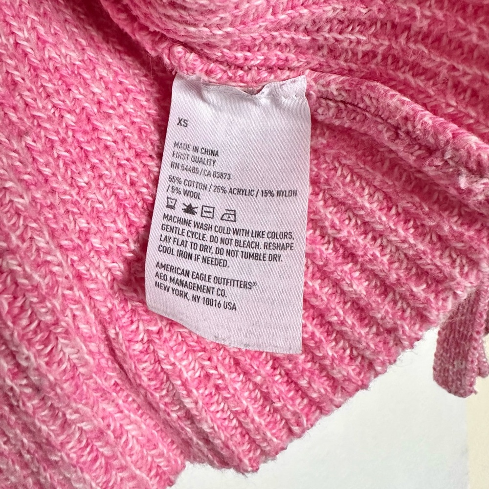 American Eagle Outfitters Soft Pink V-Neck Sweater Size XS - Picture 4 of 5